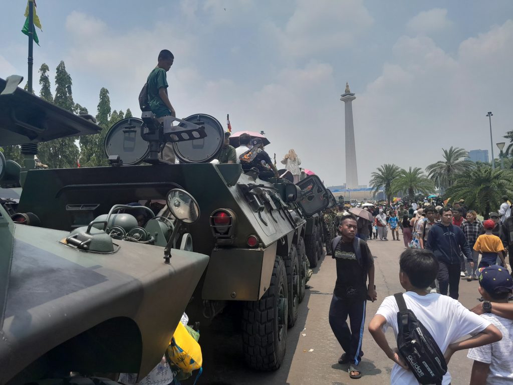Defile Ratusan Ribu Personel dan Aksi Pesawat Tempur Warnai HUT TNI di Hadapan Presiden Prabowo 1 20251005 114408